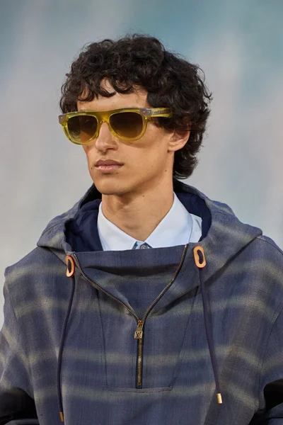 Look 75